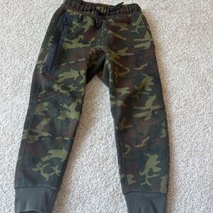 Kids Nike Tech camo pants size XS